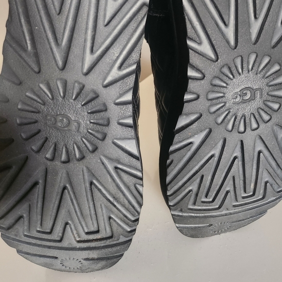 UGG Black Leather Quilted Ankle Boots Slip-On Size 6 - Picture 6 of 9